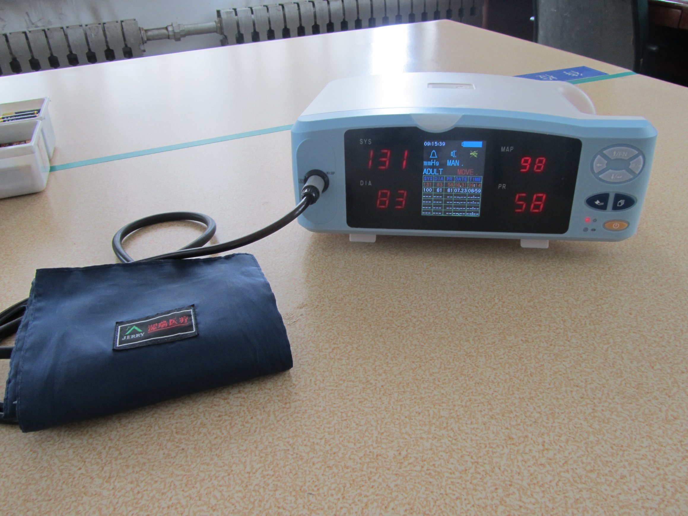 Cheapest Hm-a Medical NIBP Patient Monitor with Ce Quality